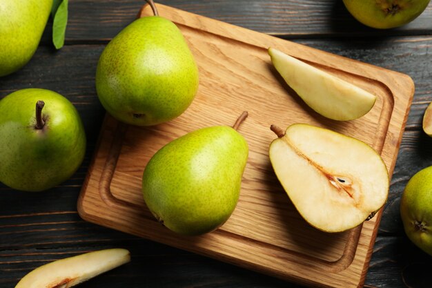 Green pears, part of the 5 best fruits for diabetics with high fiber