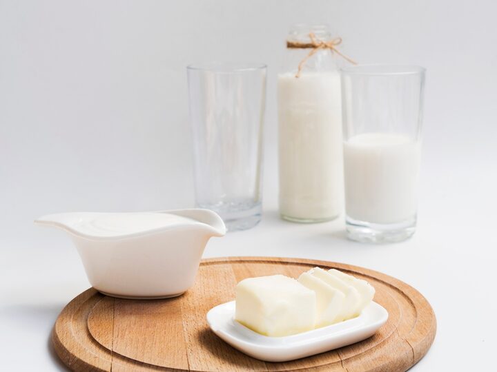 Glass of milk with butter, one of the worst foods to eat with diarrhea
