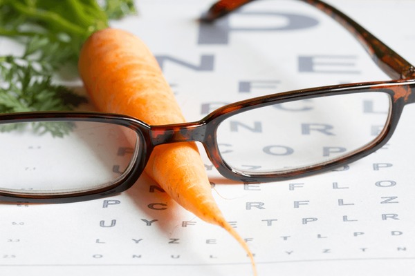 Carrots juice benefits for eyesight and vision improvement naturally