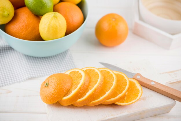 Fresh orange slices, one of the 5 best fruits for diabetics with vitamin C