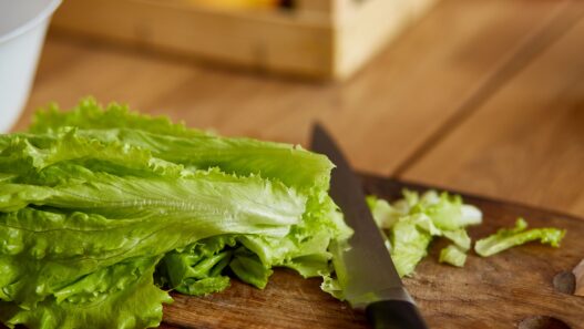 why does lettuce give me diarrhea
